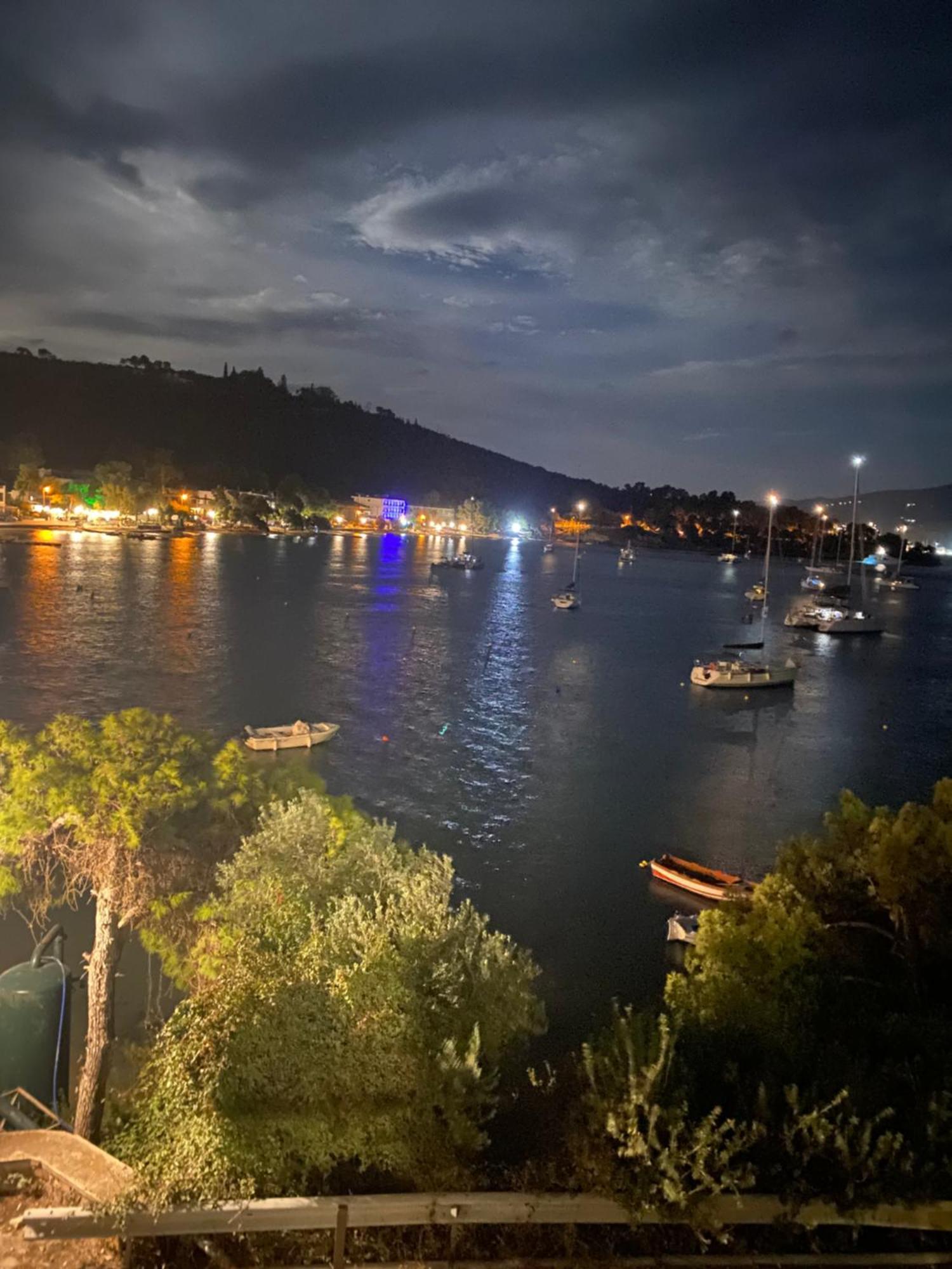 Studios Argyris Poros Town Exterior foto